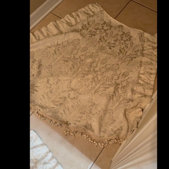 Croscill Window Valance - Picture 1 of 3